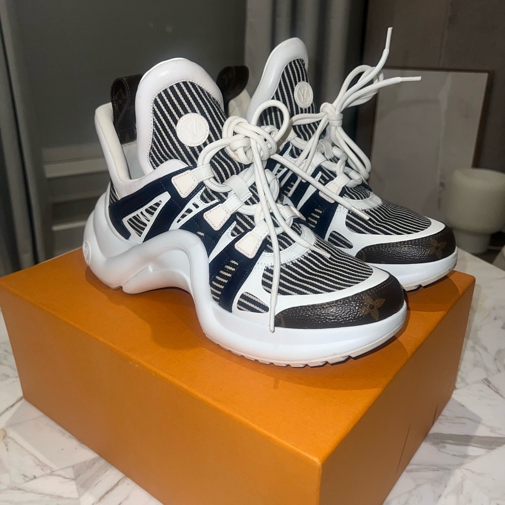 Louis Vuitton Archlight